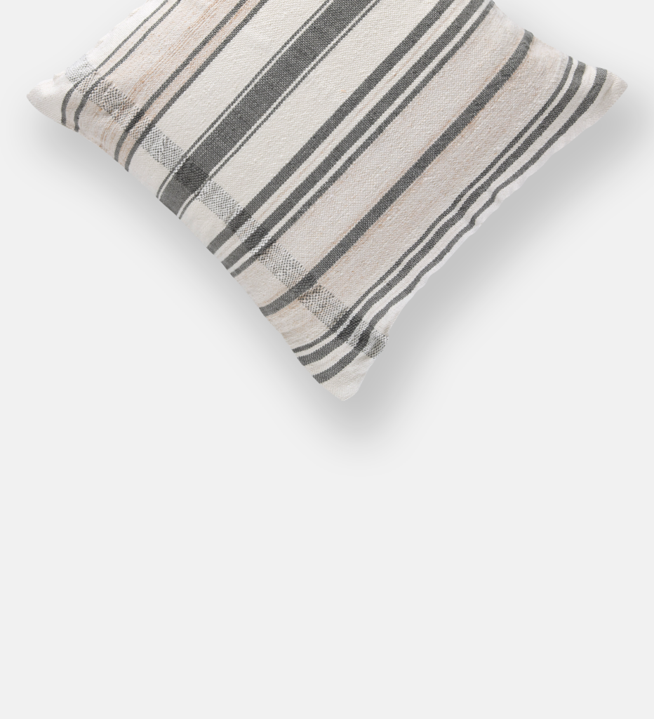 Nolan Indoor/Outdoor Scatter (90820)
