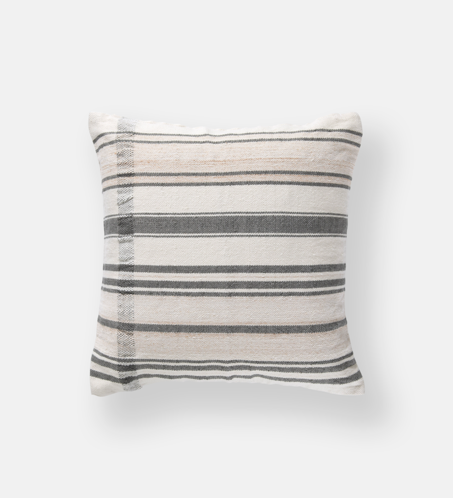 Nolan Indoor/Outdoor Scatter (90821)